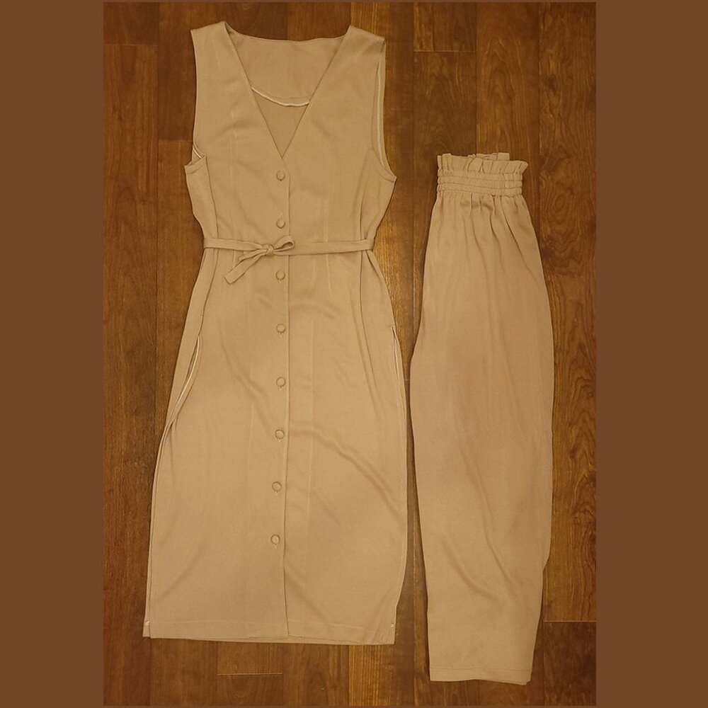 Vintage Retro Woman Knit Button-Down sleeveless shirt Dress pant khaki Two Piece